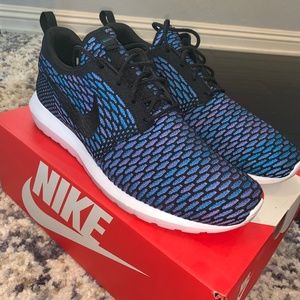 Nike Flyknit Rosherun - Men's size 10.5
